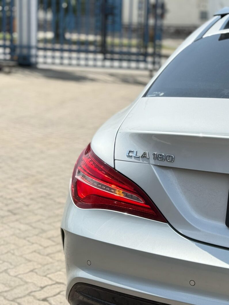 
								Mercedes Benz CLA 180 full									