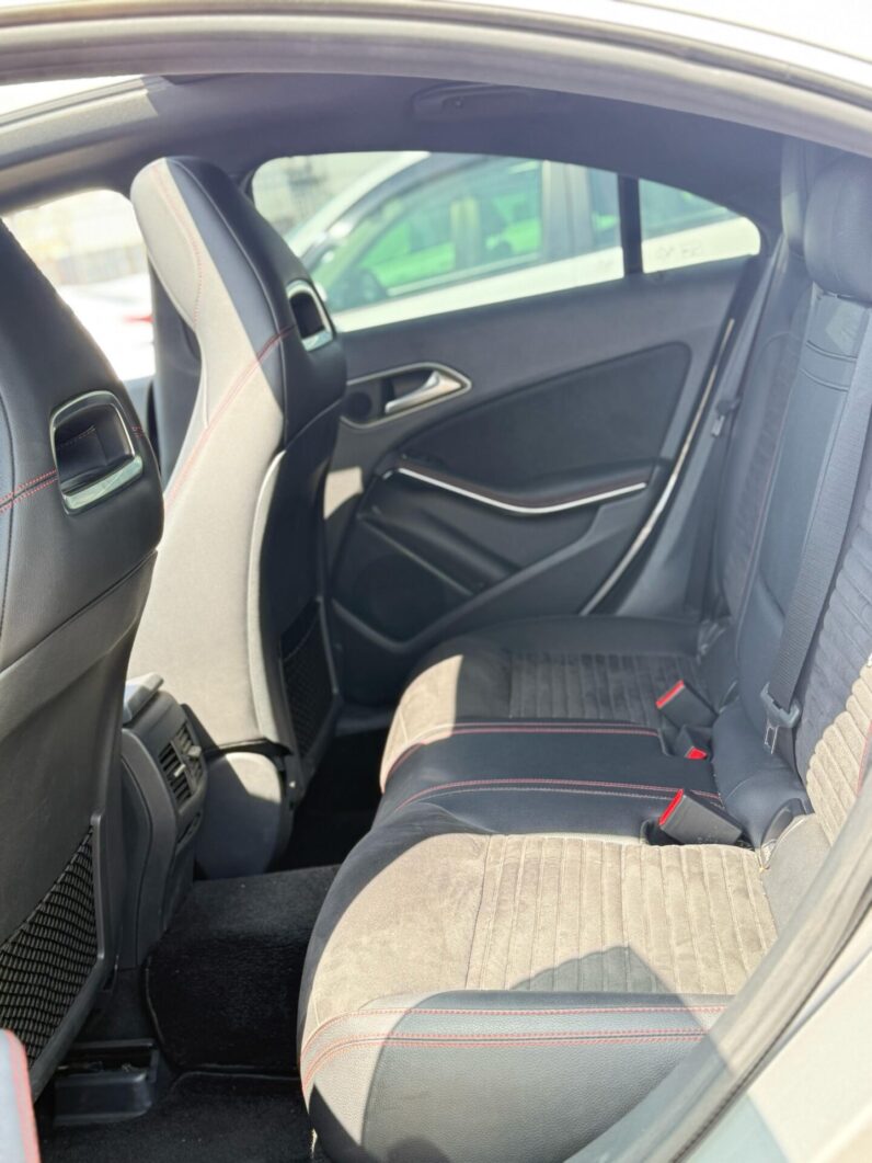 
								Mercedes Benz CLA 180 full									