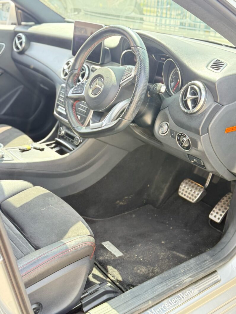 
								Mercedes Benz CLA 180 full									