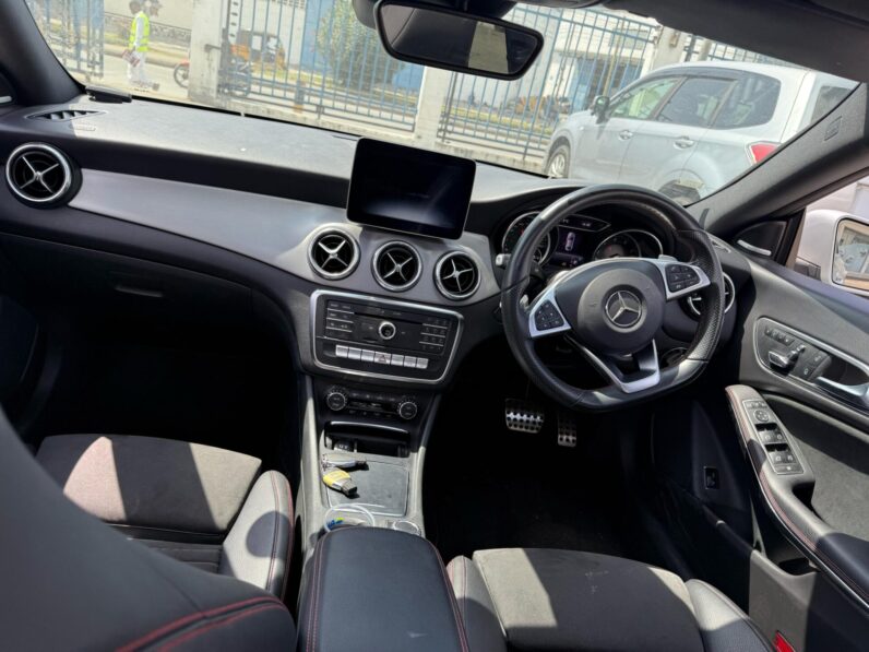 
								Mercedes Benz CLA 180 full									