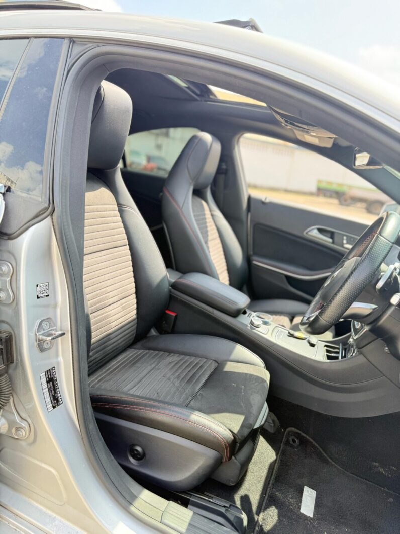 
								Mercedes Benz CLA 180 full									