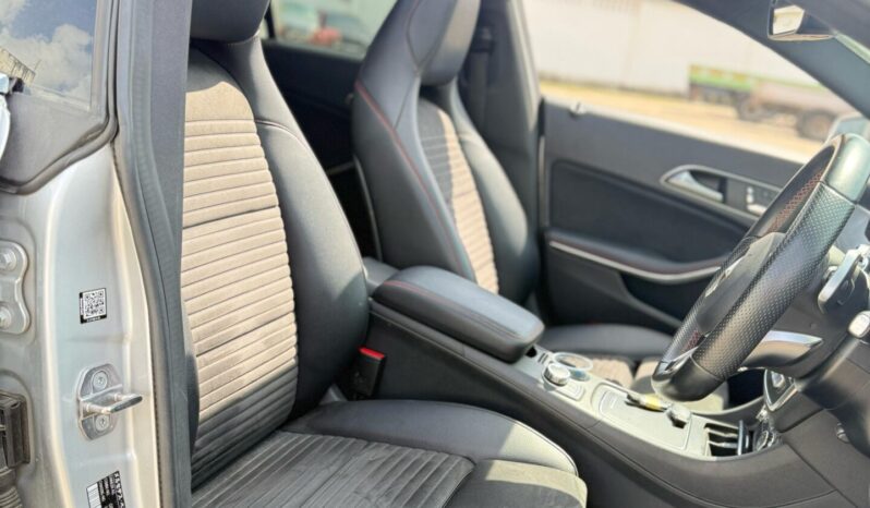 
								Mercedes Benz CLA 180 full									