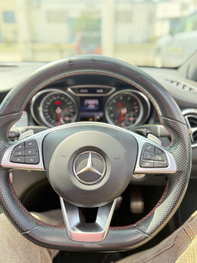 
								Mercedes Benz CLA 180 full									