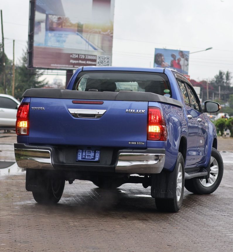 
								Toyota Hilux full									