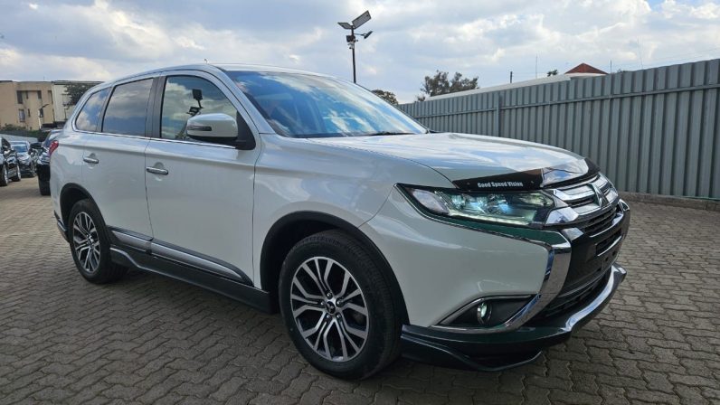 
								Mitsubishi Outlander full									