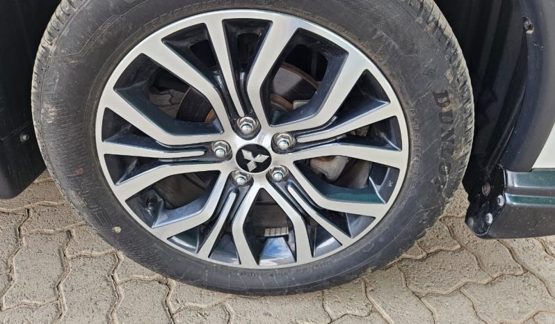 
								Mitsubishi Outlander full									