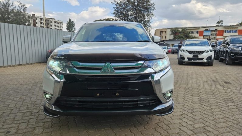 
								Mitsubishi Outlander full									