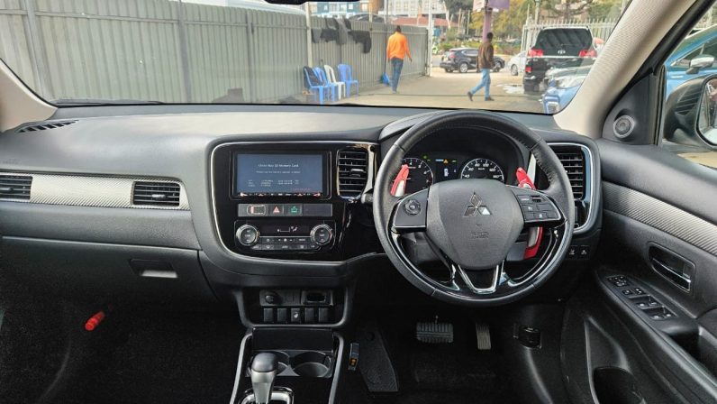 
								Mitsubishi Outlander full									