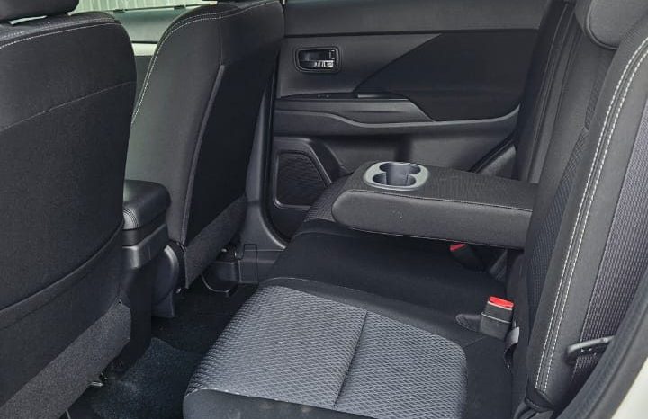 
								Mitsubishi Outlander full									