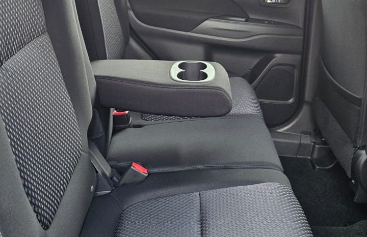 
								Mitsubishi Outlander full									