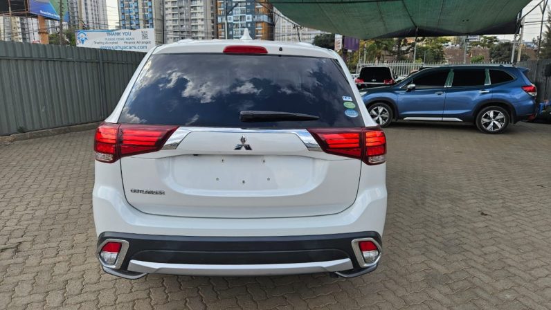 
								Mitsubishi Outlander full									