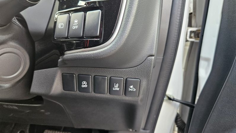 
								Mitsubishi Outlander full									