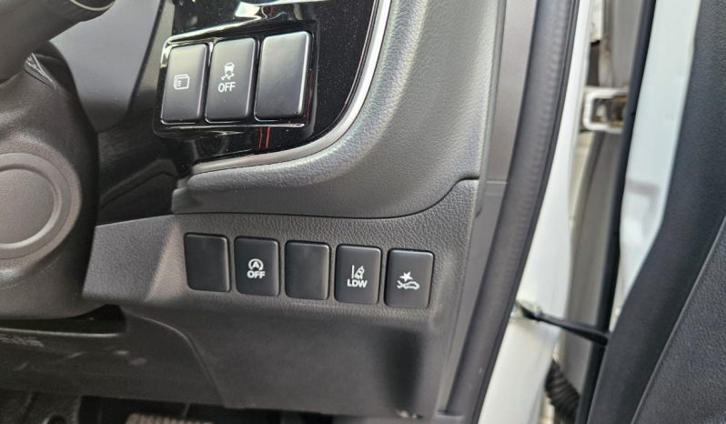 
								Mitsubishi Outlander full									