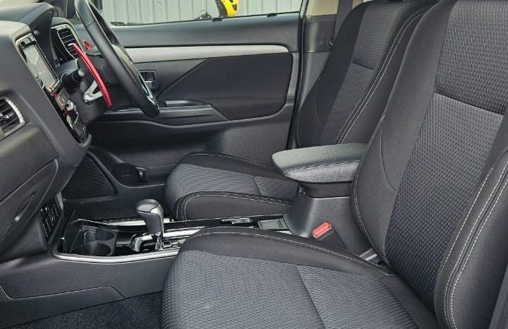 
								Mitsubishi Outlander full									