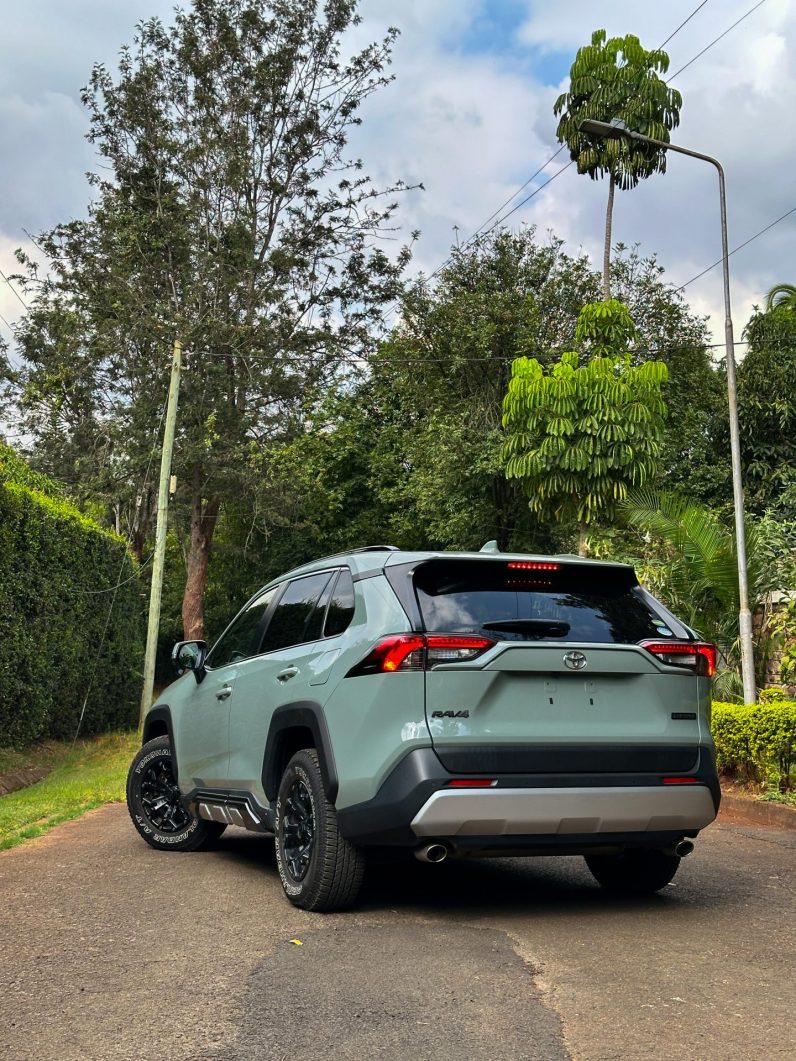
								Toyota Rav4 full									