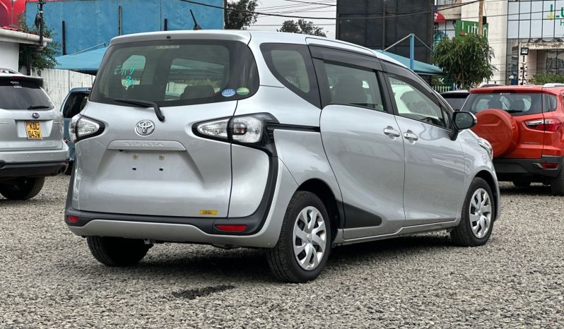 
								Toyota Sienta full									