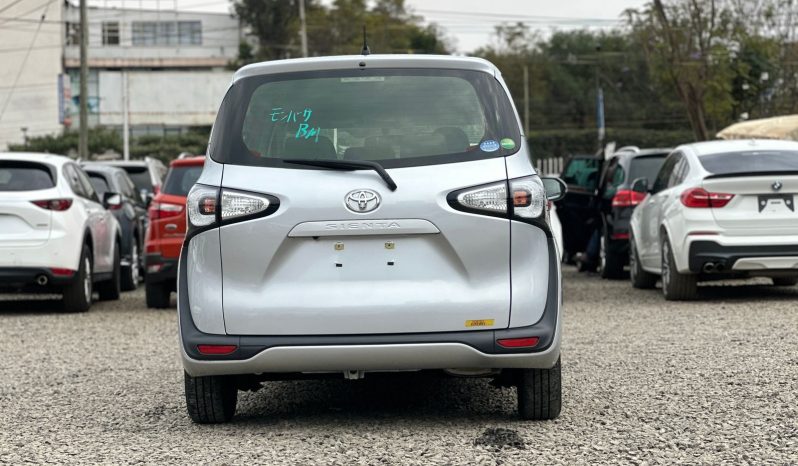 
								Toyota Sienta full									