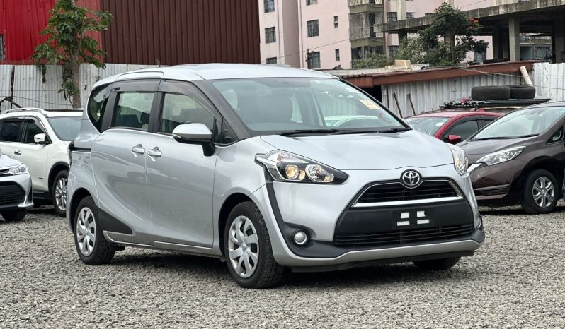 
								Toyota Sienta full									