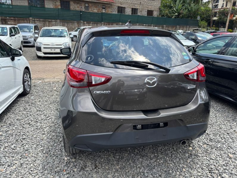 
								Mazda Demio full									
