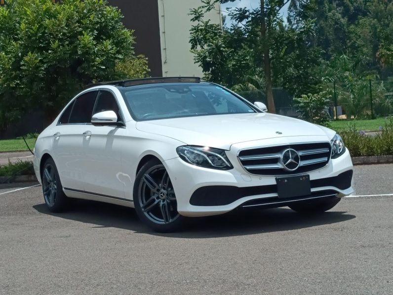 
								Mercedes Benz E200 Eqboost full									