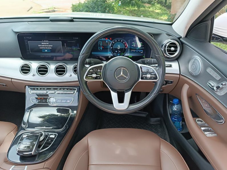 
								Mercedes Benz E200 Eqboost full									