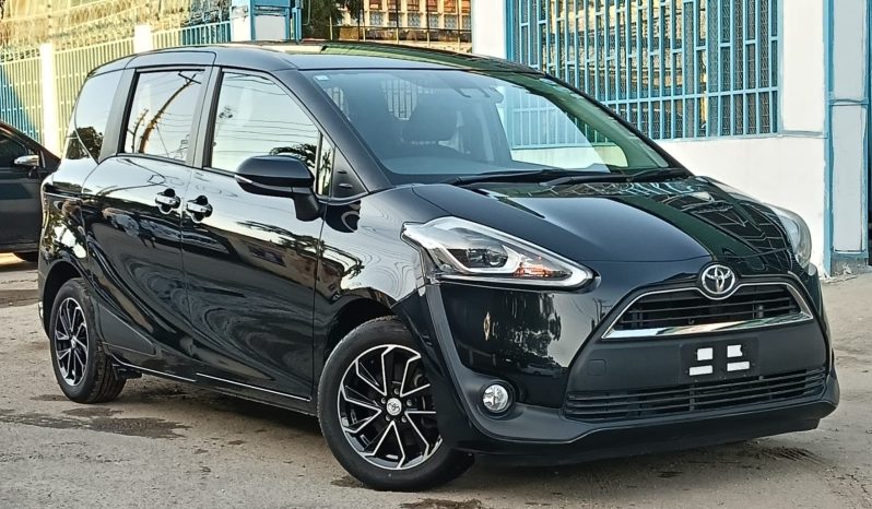 
								Toyota Sienta full									