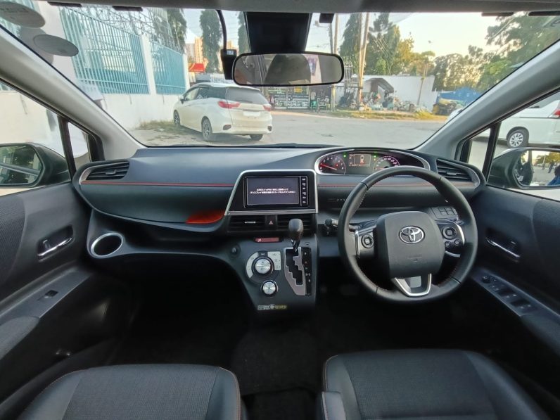 
								Toyota Sienta full									