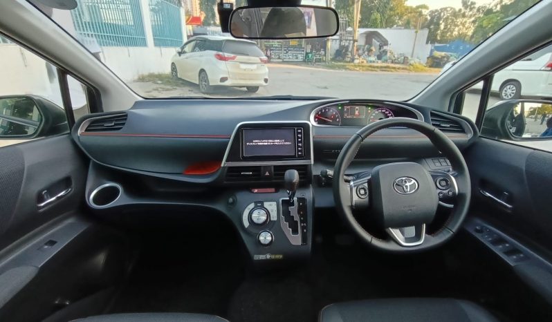 
								Toyota Sienta full									