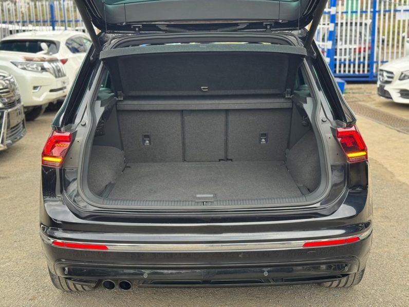 
								Volkswagen Tiguan R-line full									