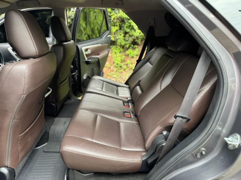 
								Toyota Fortuner full									