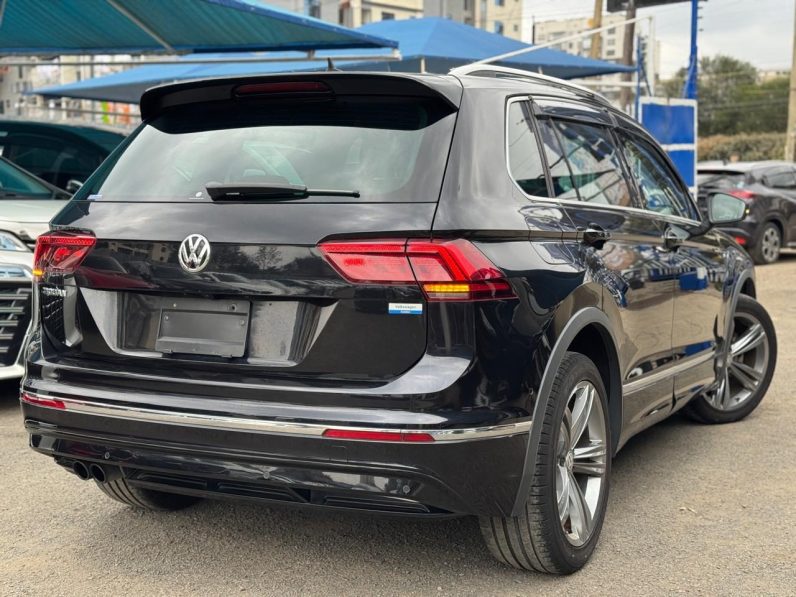 
								Volkswagen Tiguan R-line full									