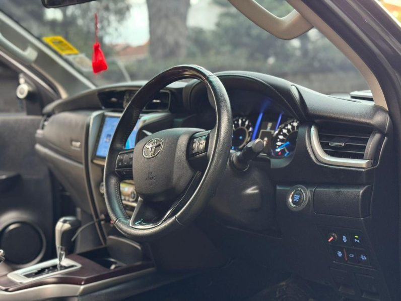 
								Toyota Fortuner full									