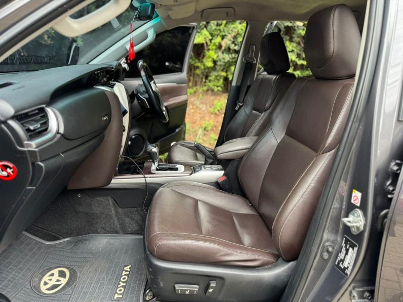 
								Toyota Fortuner full									