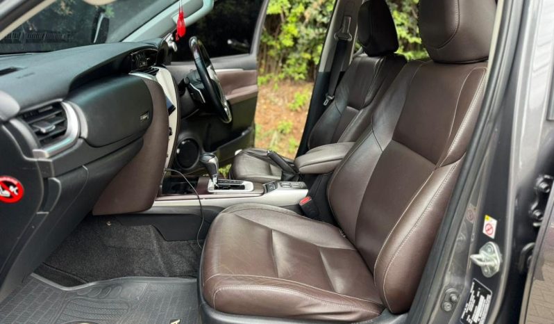 
								Toyota Fortuner full									