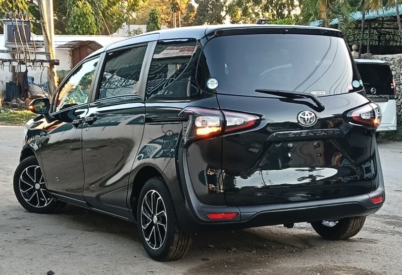 
								Toyota Sienta full									