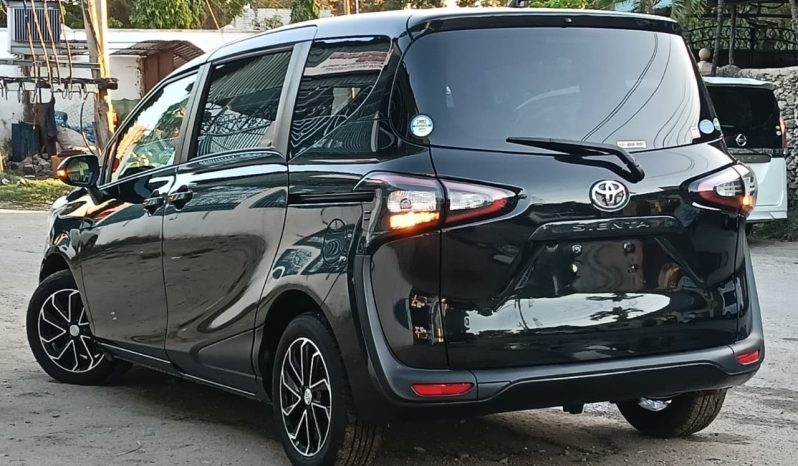 
								Toyota Sienta full									