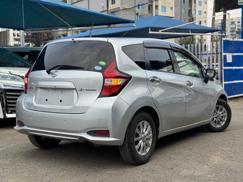 
								Nissan Note full									