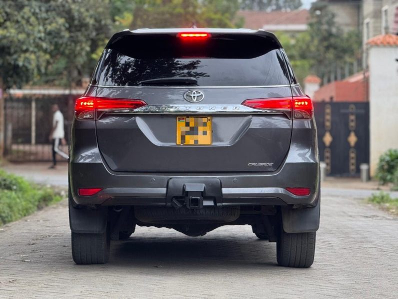 
								Toyota Fortuner full									