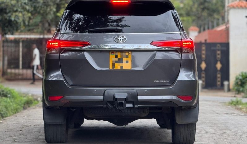 
								Toyota Fortuner full									