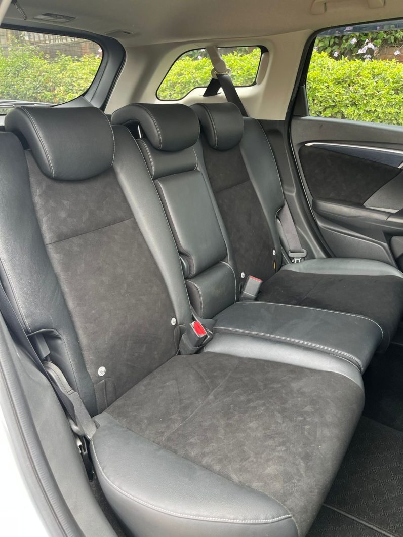 
								Honda Fit Shuttle full									