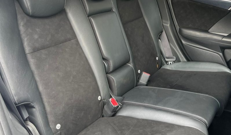 
								Honda Fit Shuttle full									