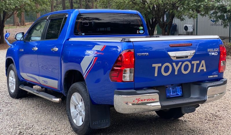 
								Toyota Hilux TRD full									