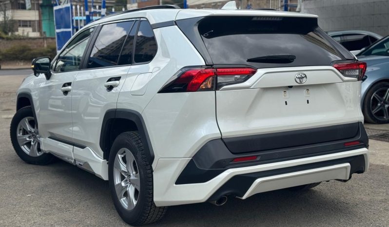 
								Toyota RAV4 full									