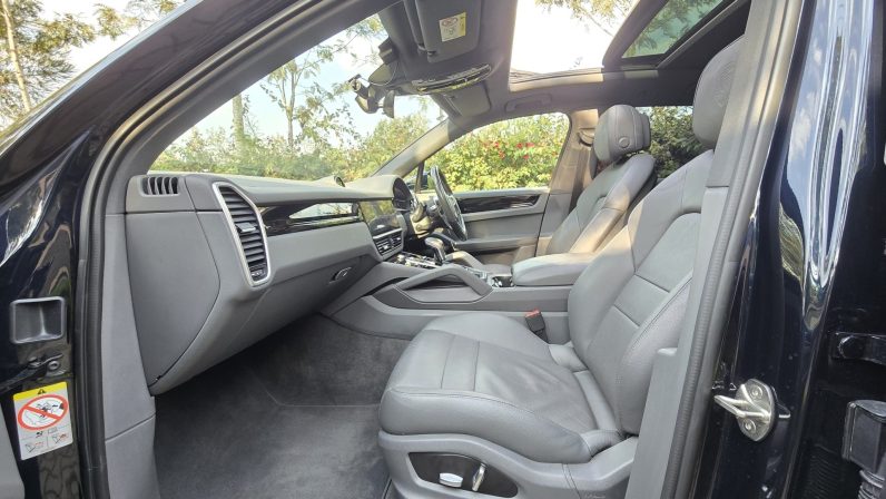 
								Porsche Cayenne full									