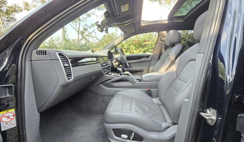 
								Porsche Cayenne full									