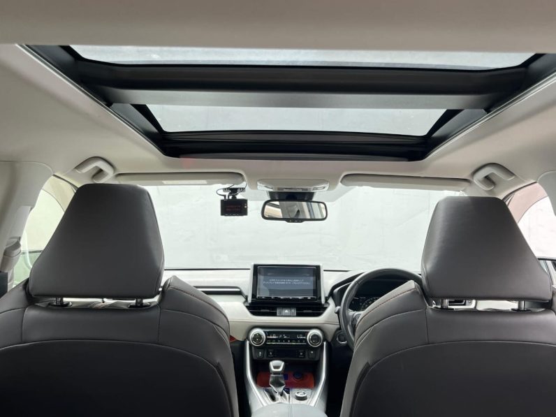 
								Toyota RAV4 Adventure full									