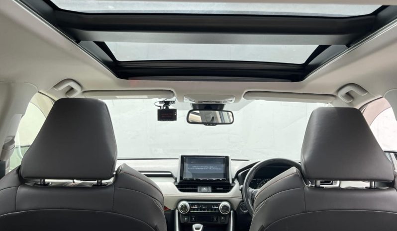 
								Toyota RAV4 Adventure full									