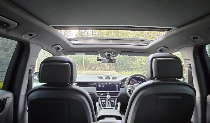 
								Porsche Cayenne full									