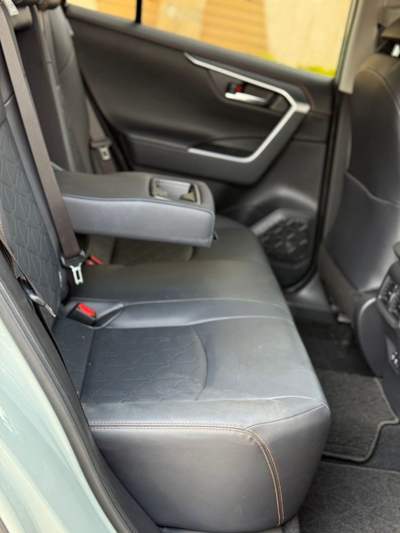 
								Toyota RAV4 Adventure full									