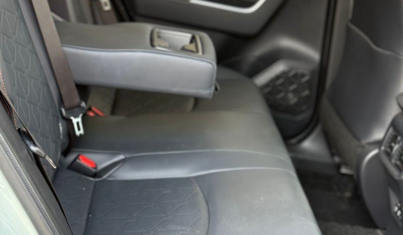 
								Toyota RAV4 Adventure full									